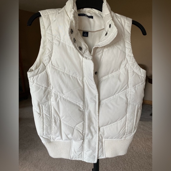 GAP Jackets & Coats Gap White Puffer Vest Poshmark